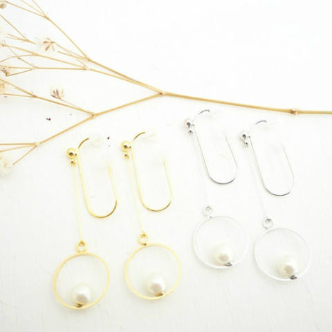 痛くないイヤリング　揺れサークル×パール　シルバー　ピナチョコ