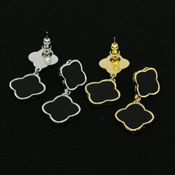 オニキスカラーゆらゆら2連ピアス2花ショートフラワーシンプルクローバー黒モチーフ2カラー(k18K18イエローゴールドシルバー)レディースアクセサリーカジュアルトラベルジュエリーホワイトシェル楽天カード分割
