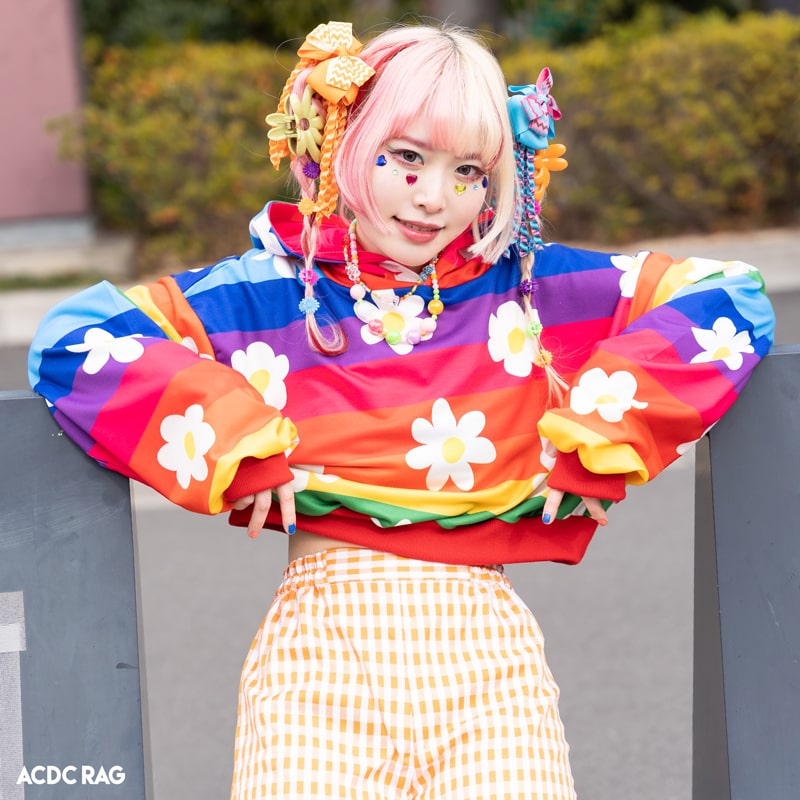 フラワー クロップトップ パーカー 長袖 y2k 原宿系 原宿 派手カワ ファッション かわいい カラフル デコラ ゆめかわ ゆめかわいい 個性的 レトロ ポップ キュート ファンシー ダンス 衣装 ダンス衣装 ヒップホップ ショート丈 レディース レインボー ACDCRAGのサムネイル