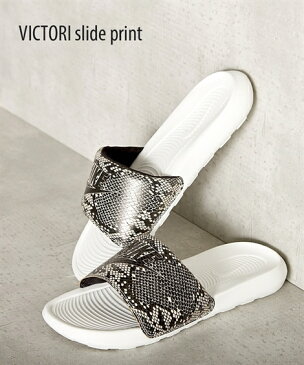 サンダル NIKE(ナイキ) サンダル スリッパ レディース ぺたんこ つっかけ シャワーサンダル VICTORI スライドプリント ( アクアカルダ )