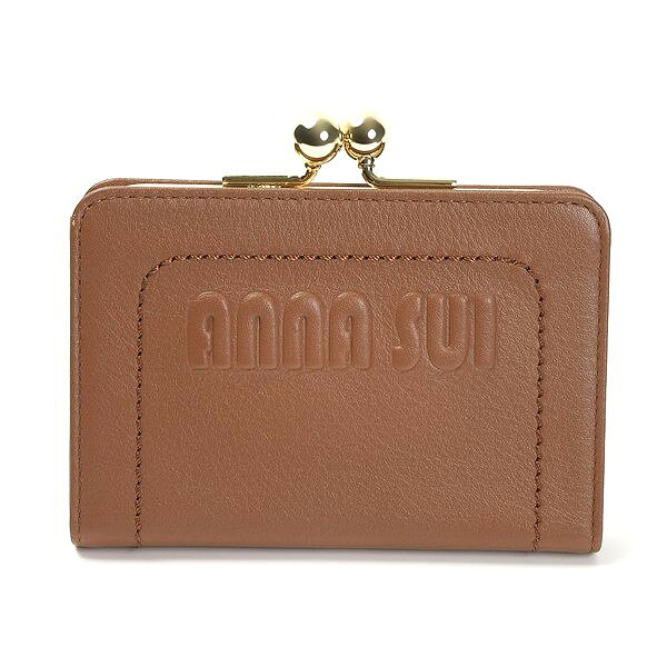 アナスイ　ANNA SUI　マルチケース サイズ 実測サイズ　W12cm×H8cm×D2cm（口金含まず） ※実測サイズの多少の誤差はご容赦ください。 素材 牛革 カラー ブラウン 仕様 ボックスポケット×1　マチ付きポケット×1　 カード入×1 商品状態 新品・正規品（本物）・タグ付 注意事項 ※天然素材（牛革）の為、素材本来のシワや色むら等は 予めご了承願います。 ※画像はご覧になるモニター・パソコン等により、実物とは色が若干異なる場合がございます。アナスイのぷっくりと浮き出たロゴがポイントのソフティシリーズ牛革マルチケースです。 ミニマムな財布やカード入れ等、お好みでマルチにご使用いただけます。 内側には部分的に花柄プリントが使われ、開けた時にも華やかな印象を与えます。 ファスナー仕様の型には、プリントから抜き出した、可愛らしい花モチーフの引手がついています。 ※天然素材（牛革）の為、素材本来のシワや色むら等は 予めご了承願います。