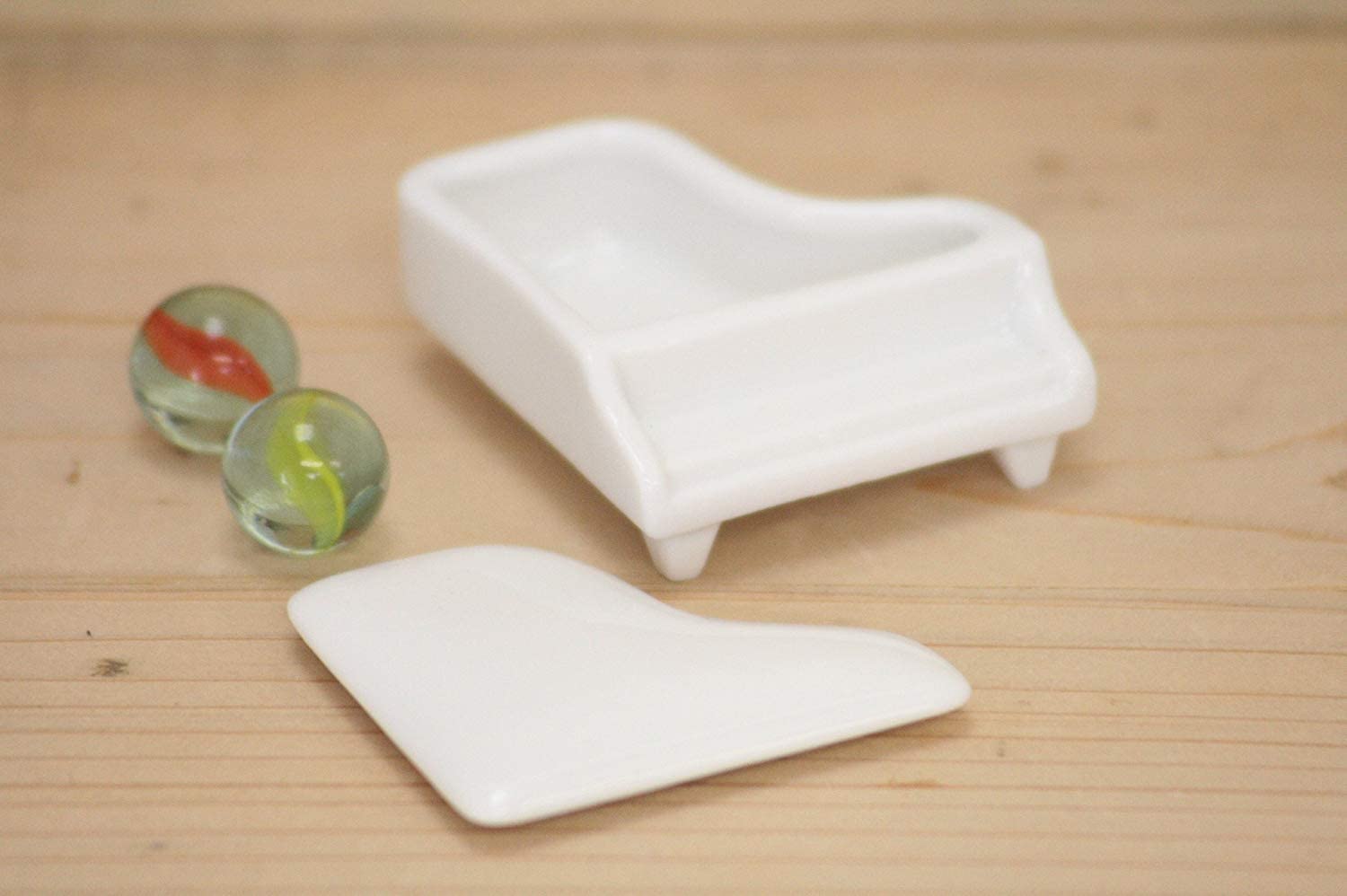 ■日本製 製造・直売 ミニチュア陶器 グランドピアノ 蓋物 白 ミニチュア食器 インテリア ピアノ ACSWEBSHOPオリジナル