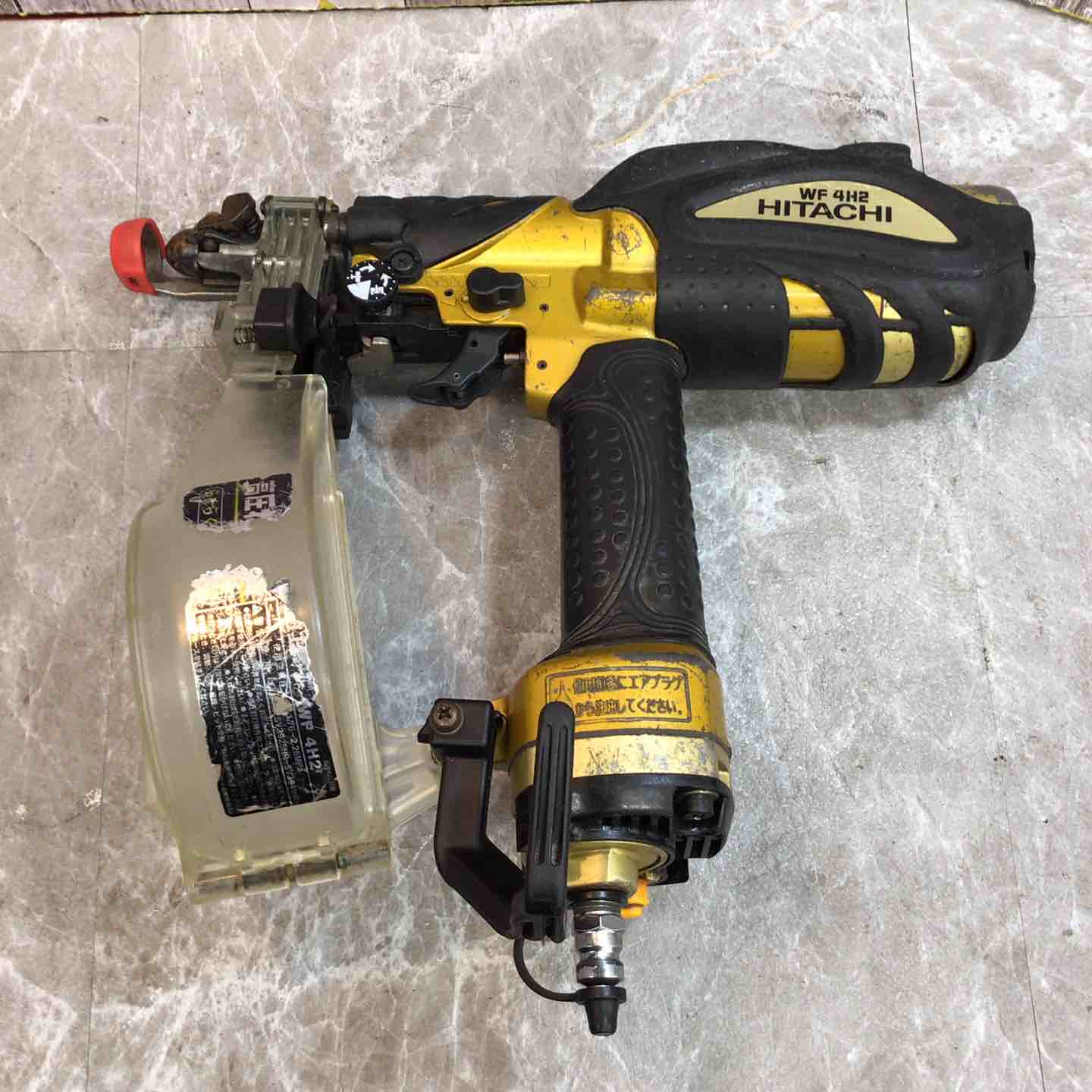 【動作確認】 【動作詳細】 【仕様】 【使用ねじ長さ】25～41mm 【使用空気圧力】1.76～2.26MPa{18～23kgf/cm2} 【コンディション詳細】 【シリ不】 【備考】 ～～～～～～～～～～ 商品をご検討いただきありがとうございます。 建築・建設現場、土木現場、工場で利用するプロ向けの工具を扱っています。 ～～～～～～～～～～ 付属品は写真に写っているもので全てです。 商品の状態、付属品等は掲載写真にてご確認をお願い致します。 【保証について】 商品が到着したらすぐに受取評価はせず、内容や動作に不備がないかご確認ください。 万が一、不備がございましたら商品到着後から7日間以内に、メッセージにてご連絡をお願い致します。 バッテリー及び先端工具などの消耗品は保証の対象外となります。 【配送について】 配送方法は変更できませんのでご了承ください。 ※配送先が沖縄県の場合、陸送のため到着にお時間がかかります。 又、離島の場合は商品到着に10日前後かかる場合がございますのでご了承下さい。 【領収書について】 楽天市場マイページの購入履歴より取得が可能ですので、そちらをご利用ください。 【ご購入に関する大切なご案内】 ▼在庫について こちらの商品は、店頭でも同時に展示・販売しております。 細心の注意を払っておりますが、ご購入手続きが完了した場合でも、店頭での販売とタイミングが重なった場合（在庫切れ）や、発送前の最終確認で保管中の破損が見つかった場合など、稀にご注文をキャンセルさせていただくことがございます。 ▼キャンセル時のご対応 万が一、上記理由によりお取引が完了できない場合は、誠に申し訳ございませんが、速やかに取引キャンセルおよびご返金の手続きをさせていただきます。 （※同等品のご用意や代替品の発送はいたしかねます） ▼免責事項について 商品の不具合や取引キャンセルによって生じた間接的な損害（例：作業の遅れ、他の機材の損傷、機会損失、逸失利益など）につきましては、当店では一切の補償をいたしかねます。 何かご不明点ございましたら、下記までご連絡をお願い致します。 -------------------- アクトツール八潮店 【TEL】048-954-4557 【アドレス】14go@actool.jp 【住所】埼玉県八潮市南後谷519 【対応時間】10：00～18：30 【定休日】毎週水曜日