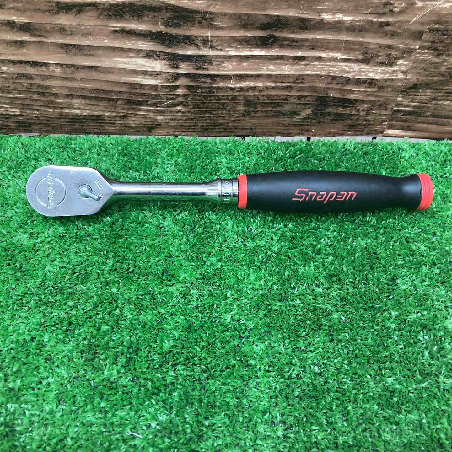 【動作確認】 【動作詳細】 【仕様】 【コンディション詳細】 S4/2 【備考】 ～～～～～～～～～～ 商品をご検討いただきありがとうございます。 建築・建設現場、土木現場、工場で利用するプロ向けの工具を扱っています。 ～～～～～～～～～～ 付属品は写真に写っているもので全てです。 商品の状態、付属品等は掲載写真にてご確認をお願い致します。 【保証について】 商品が到着したらすぐに受取評価はせず、内容や動作に不備がないかご確認ください。 万が一、不備がございましたら商品到着後から7日間以内に、メッセージにてご連絡をお願い致します。 バッテリー及び先端工具などの消耗品は保証の対象外となります。 【配送について】 配送方法は変更できませんのでご了承ください。 ※配送先が沖縄県の場合、陸送のため到着にお時間がかかります。 又、離島の場合は商品到着に10日前後かかる場合がございますのでご了承下さい。 【領収書について】 楽天市場マイページの購入履歴より取得が可能ですので、そちらをご利用ください。 【ご購入に関する大切なご案内】 ▼在庫について こちらの商品は、店頭でも同時に展示・販売しております。 細心の注意を払っておりますが、ご購入手続きが完了した場合でも、店頭での販売とタイミングが重なった場合（在庫切れ）や、発送前の最終確認で保管中の破損が見つかった場合など、稀にご注文をキャンセルさせていただくことがございます。 ▼キャンセル時のご対応 万が一、上記理由によりお取引が完了できない場合は、誠に申し訳ございませんが、速やかに取引キャンセルおよびご返金の手続きをさせていただきます。 （※同等品のご用意や代替品の発送はいたしかねます） ▼免責事項について 商品の不具合や取引キャンセルによって生じた間接的な損害（例：作業の遅れ、他の機材の損傷、機会損失、逸失利益など）につきましては、当店では一切の補償をいたしかねます。 何かご不明点ございましたら、下記までご連絡をお願い致します。 -------------------- アクトツール川越店 【TEL】049-256-9577 【アドレス】18go@actool.jp 【住所】埼玉県川越市広栄町11−1 【対応時間】10：00～18：30 【定休日】毎週水曜日