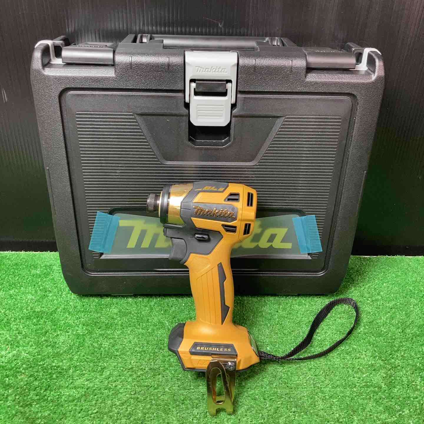 【動作確認】 未使用品(店頭展示品) 【動作詳細】 こちらは未使用品です。検品・撮影のため開封済み。 【仕様】 【コンディション詳細】 【備考】 ～～～～～～～～～～ 商品をご検討いただきありがとうございます。 建築・建設現場、土木現場、工場で利用するプロ向けの工具を扱っています。 ～～～～～～～～～～ 付属品は写真に写っているもので全てです。 商品の状態、付属品等は掲載写真にてご確認をお願い致します。 【保証について】 商品が到着しましたら、受取評価を行う前に内容や動作に不備がないかご確認ください。 万が一、不備がございましたら商品到着後から7日間以内に、メッセージにてご連絡をお願い致します。 ※バッテリーおよび先端工具などの消耗品は保証の対象外となります。 ※メーカー保証書が付属している場合でも、当店は買取品（二次流通品）を扱っておりますため、捺印は行っておりません。 【配送について】 配送方法は変更できませんのでご了承ください。 ※配送先が沖縄県の場合、陸送のため到着にお時間がかかります。 又、離島の場合は商品到着に10日前後かかる場合がございますのでご了承下さい。 【領収書について】 楽天市場マイページの購入履歴より取得が可能ですので、そちらをご利用ください。 【ご購入に関する大切なご案内】 ▼在庫について こちらの商品は、店頭でも同時に展示・販売しております。 細心の注意を払っておりますが、ご購入手続きが完了した場合でも、店頭での販売とタイミングが重なった場合（在庫切れ）や、発送前の最終確認で保管中の破損が見つかった場合など、稀にご注文をキャンセルさせていただくことがございます。 ▼キャンセル時のご対応 万が一、上記理由によりお取引が完了できない場合は、誠に申し訳ございませんが、速やかに取引キャンセルおよびご返金の手続きをさせていただきます。 （※同等品のご用意や代替品の発送はいたしかねます） ▼免責事項について 商品の不具合や取引キャンセルによって生じた間接的な損害（例：作業の遅れ、他の機材の損傷、機会損失、逸失利益など）につきましては、当店では一切の補償をいたしかねます。 何かご不明点ございましたら、下記までご連絡をお願い致します。 -------------------- アクトツール桶川店 【TEL】048-783-4774 【アドレス】11go@actool.jp 【住所】埼玉県桶川市末広3丁目3−17 【対応時間】10：00～18：30 【定休日】毎週水曜日