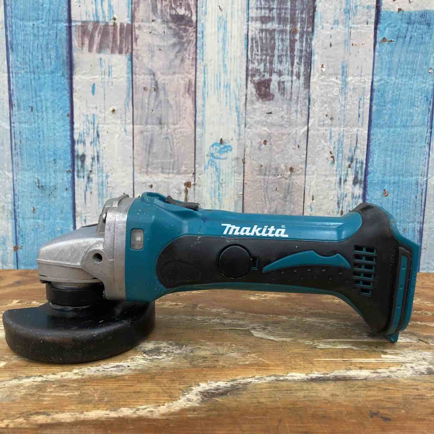 makita マキタ 充電式ディスクグラインダー 14.4V GA400D 100mm