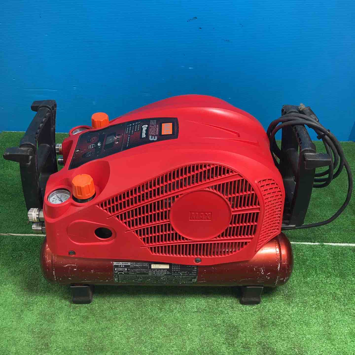【中古】★マックス(MAX) エアコンプレッサー AK-HH1270E3_レッド 充填時間約5分 【...