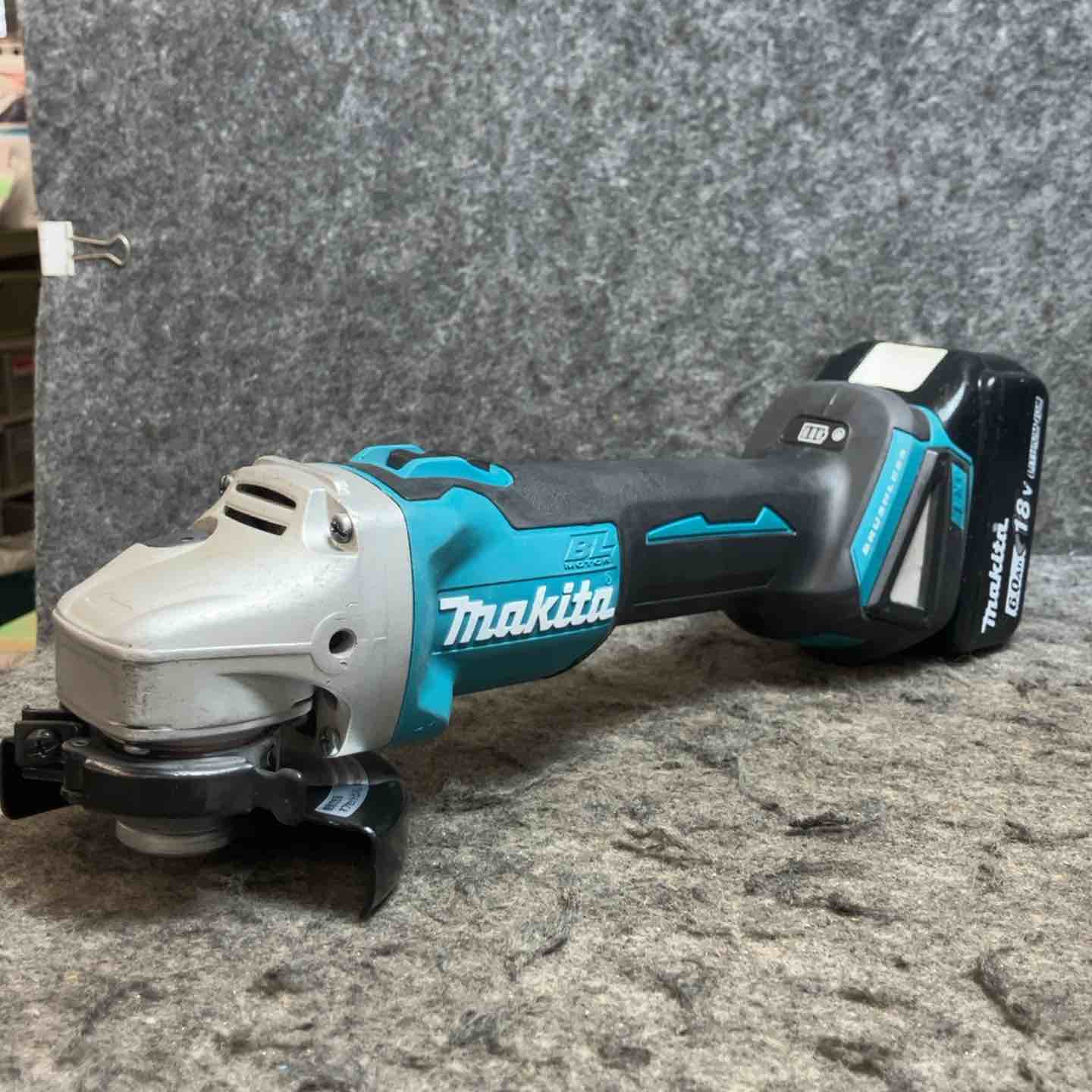 【中古】マキタ(makita) 100mmコードレスディスクグラインダ GA404DZN(6.0Ahバッテ...