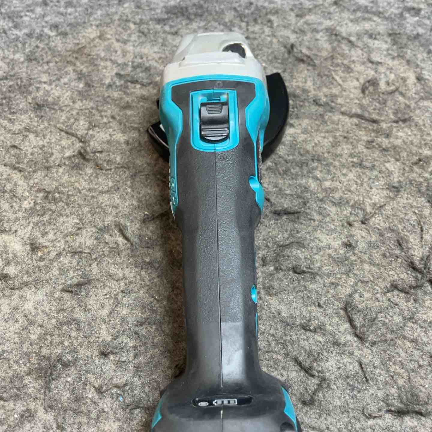 【中古】マキタ(makita) 100mmコードレスディスクグラインダ GA404DZN(6.0Ahバッテ...