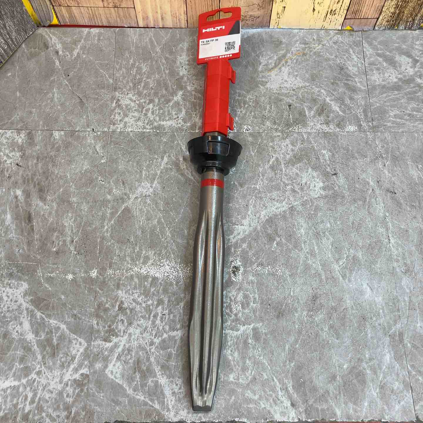 【動作確認】 未使用品(店頭展示品) 【動作詳細】 こちらは未使用品です。撮影・検品のため開封済み。 【仕様】 【コンディション詳細】 【備考】 ～～～～～～～～～～ 商品をご検討いただきありがとうございます。 建築・建設現場、土木現場、工場で利用するプロ向けの工具を扱っています。 ～～～～～～～～～～ 付属品は写真に写っているもので全てです。 商品の状態、付属品等は掲載写真にてご確認をお願い致します。 【保証について】 商品が到着しましたら、受取評価を行う前に内容や動作に不備がないかご確認ください。 万が一、不備がございましたら商品到着後から7日間以内に、メッセージにてご連絡をお願い致します。 ※バッテリーおよび先端工具などの消耗品は保証の対象外となります。 ※メーカー保証書が付属している場合でも、当店は買取品（二次流通品）を扱っておりますため、捺印は行っておりません。 【配送について】 配送方法は変更できませんのでご了承ください。 ※配送先が沖縄県の場合、陸送のため到着にお時間がかかります。 又、離島の場合は商品到着に10日前後かかる場合がございますのでご了承下さい。 【領収書について】 楽天市場マイページの購入履歴より取得が可能ですので、そちらをご利用ください。 【ご購入に関する大切なご案内】 ▼在庫について こちらの商品は、店頭でも同時に展示・販売しております。 細心の注意を払っておりますが、ご購入手続きが完了した場合でも、店頭での販売とタイミングが重なった場合（在庫切れ）や、発送前の最終確認で保管中の破損が見つかった場合など、稀にご注文をキャンセルさせていただくことがございます。 ▼キャンセル時のご対応 万が一、上記理由によりお取引が完了できない場合は、誠に申し訳ございませんが、速やかに取引キャンセルおよびご返金の手続きをさせていただきます。 （※同等品のご用意や代替品の発送はいたしかねます） ▼免責事項について 商品の不具合や取引キャンセルによって生じた間接的な損害（例：作業の遅れ、他の機材の損傷、機会損失、逸失利益など）につきましては、当店では一切の補償をいたしかねます。 何かご不明点ございましたら、下記までご連絡をお願い致します。 -------------------- アクトツール八潮店 【TEL】048-954-4557 【アドレス】14go@actool.jp 【住所】埼玉県八潮市南後谷519 【対応時間】10：00～18：30 【定休日】毎週水曜日