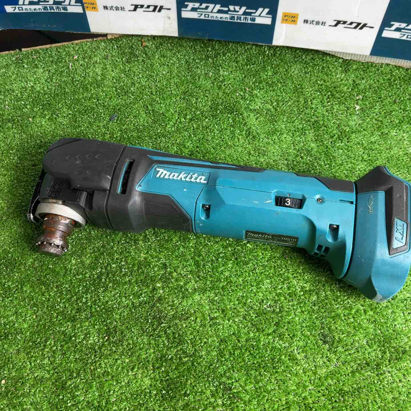 【動作確認】 動作確認済み 【動作詳細】 【仕様】 【対応バッテリー】18V 【振動数】6,000～20,000 【取付規格】OIS 【コンディション詳細】 【538】 【備考】 ～～～～～～～～～～ 商品をご検討いただきありがとうございます。 建築・建設現場、土木現場、工場で利用するプロ向けの工具を扱っています。 ～～～～～～～～～～ 付属品は写真に写っているもので全てです。 商品の状態、付属品等は掲載写真にてご確認をお願い致します。 【保証について】 商品が到着しましたら、受取評価を行う前に内容や動作に不備がないかご確認ください。 万が一、不備がございましたら商品到着後から7日間以内に、メッセージにてご連絡をお願い致します。 ※バッテリーおよび先端工具などの消耗品は保証の対象外となります。 ※メーカー保証書が付属している場合でも、当店は買取品（二次流通品）を扱っておりますため、捺印は行っておりません。 【配送について】 配送方法は変更できませんのでご了承ください。 ※配送先が沖縄県の場合、陸送のため到着にお時間がかかります。 又、離島の場合は商品到着に10日前後かかる場合がございますのでご了承下さい。 【領収書について】 楽天市場マイページの購入履歴より取得が可能ですので、そちらをご利用ください。 【ご購入に関する大切なご案内】 ▼在庫について こちらの商品は、店頭でも同時に展示・販売しております。 細心の注意を払っておりますが、ご購入手続きが完了した場合でも、店頭での販売とタイミングが重なった場合（在庫切れ）や、発送前の最終確認で保管中の破損が見つかった場合など、稀にご注文をキャンセルさせていただくことがございます。 ▼キャンセル時のご対応 万が一、上記理由によりお取引が完了できない場合は、誠に申し訳ございませんが、速やかに取引キャンセルおよびご返金の手続きをさせていただきます。 （※同等品のご用意や代替品の発送はいたしかねます） ▼免責事項について 商品の不具合や取引キャンセルによって生じた間接的な損害（例：作業の遅れ、他の機材の損傷、機会損失、逸失利益など）につきましては、当店では一切の補償をいたしかねます。 何かご不明点ございましたら、下記までご連絡をお願い致します。 -------------------- アクトツール草加店 【TEL】048-920-5515 【アドレス】4go@actool.jp 【住所】埼玉県草加市西町458−9 【対応時間】10：00～18：30 【定休日】毎週水曜日