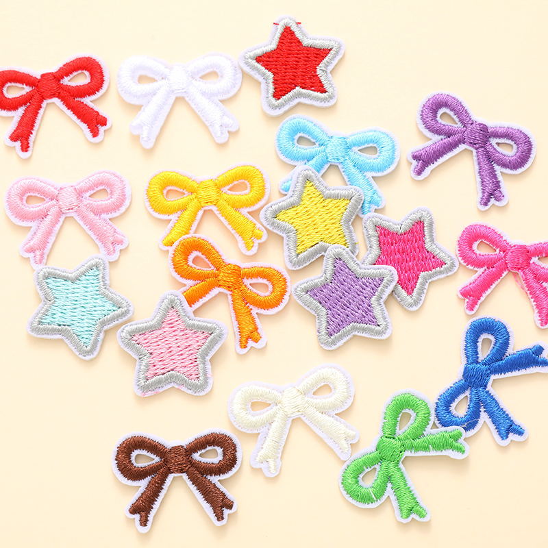 刺繍ワッペン リボン＆星モチーフ アイロン接着タイプ 手芸 装飾 かわいい 手作り・補修・飾りに アッ..