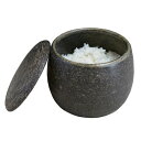 ■商品内容昔から日本では、「おひつのお米は、やっぱり違うねぇ」と炊飯後は、おひつに移し替えていました。ご飯の甘味が増し、程よい湿度が保て、おいしくご飯をいただく知恵として受け継がれてきました。本品は、おひつを伊賀焼で仕上げた小型で使いやすい形状です。伊賀の粗い土は、吸水性が高いので、余分な水分を吸収してくれます。あたためは、そのまま電子レンジでチンするだけで、ふっくらとしたご飯によみがえります。■商品スペック【商品名】伊賀焼おひつ　【サイズ】約直径13.2×高さ11.5cm内容量：1.5合用　【重量】約620g　【材質】陶器（伊賀焼）　【付属品】　【生産国】日本　【特記事項】　【注意事項】　■送料・配送についての注意事項●本商品の出荷目安は【3 - 8営業日　※土日・祝除く】となります。●お取り寄せ商品のため、稀にご注文入れ違い等により欠品・遅延となる場合がございます。●本商品は仕入元より配送となるため、沖縄・離島への配送はできません。