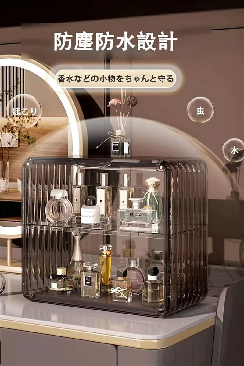 材質：透明アクリル。クリアで透明な卓上収納ボックスは、すべてのアイテムを一目で保持し、中身を簡単に識別し、アイテムを整理して見つけやすくします。 メイクボックスは積み重ね可能なデザインで、縦に積み重ねて収納できるので、スペースを大幅に節約できます。 単独で使用して、小物をアクリル化粧箱の上に置いて、カウンタートップスペースをより整理整頓することもできます。 防塵性だけでなく、防水性もあり、香水などの小物をちゃんと守ります。ドアが180°開けて、いつも使うアイテムをよりスムーズに取り出せます。材質：透明アクリル。クリアで透明な卓上収納ボックスは、すべてのアイテムを一目で保持し、中身を簡単に識別し、アイテムを整理して見つけやすくします。 メイクボックスは積み重ね可能なデザインで、縦に積み重ねて収納できるので、スペースを大幅に節約できます。 単独で使用して、小物をアクリル化粧箱の上に置いて、カウンタートップスペースをより整理整頓することもできます。 防塵性だけでなく、防水性もあり、香水などの小物をちゃんと守ります。ドアが180°開けて、いつも使うアイテムをよりスムーズに取り出せます。