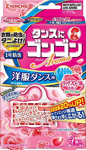 -/4個/-・Size:4個・パッケージ個数:1・オープンエッジ構造により薬剤の拡散力に優れ、防虫効果が20%アップ(当社比)。・お取替えサイン付き。「お取替え」の白い文字が出たら、お取替えください。※サインの目安は使用開始後約1年です。(温度、収納庫及び使用状態等で一定しないことがありますが、効能には影響ありません。)・当社独自の防カビ剤配合。カビの発育を抑え、衣類をカビから守ります。衣類の防虫に加え、収納空間のダニよけ効果もあります。(エムペントリンの効果)※収納内に屋内塵性ダニ類を寄せつけにくくする効果を確認しています。マダニやイエダニを対象とした製品ではありません。・【防虫成分】エムペントリン(蒸散性ピレスロイド)【ハーブ成分】主としてテルピネオール【防カビ成分】イソチアゾリン系【防カビ剤・【内容量】4個商品紹介 【商品特長】 ・優雅な香りがずっと続いて、しっかり防虫。当社開発のロングラスティング香料で香り長持ち。 ・エムペントリン+素早く拡がる天然由来の防虫ハーブ成分配合。 ・オープンエッジ構造により薬剤の拡散力に優れ、防虫効果が20%アップ(当社比) ・当社独自の防カビ剤配合。カビの発育を抑え、衣類をカビから守ります。 ・適用害虫の防虫に加え、気になるダニも収納内に寄せ付けにくい。(エムペントリンの効果)※収納空間内にダニを寄せ付けにくくする効果を確認しています。マダニを対象とした製品ではありません。 ・使いやすく、かさばらないスリムタイプ。 ・「おとりかえサイン」付き。「おとりかえ」の白い文字が出たら、お取替えください。 ・サンドイッチ効果(洋服ダンスに2個)で両側から薬剤が隅々まで広がります。 ・直径35の太いパイプにも吊るせます。 ・毛皮、金糸・銀糸・ラメ加工・皮革製品等にも使用できます。 11他の防虫剤(パラジクロルベンゼン、ナフタリン、樟脳等)と併用しても差しつかえありません。 【ご使用方法】袋から取り出して、洋服ダンスのパイプに吊るしてご使用ください。 【適用害虫】イガ、コイガ、ヒメカツオブシムシ、ヒメマルカツオブシムシ 【ご使用の目安】 下記の寸法程度の洋服ダンスの場合(ジャケットなら約10着分)、ゴンゴンアロマ2個がご使用の目安です。収納時、衣類に虫や汚れが付いていると食害やカビの原因となりますので、クリーニング等にて汚れをよく落としてからご収納ください。 【標準使用量】洋服ダンス(600L)2個 【有効期間】使用開始後約1年(温度、収納容器及び使用状態等で一定しないことがあります。) 【内容量】4個・原材料・成分 防虫成分:エムペントリン(蒸散性ピレスロイド)、ハーブ成分(主としてテルピネオール)、防カビ成分:イソチアゾリン系防カビ剤 使用方法 洋服ダンスのパイプに吊るしてご使用ください。有効期間は約1年です。 安全警告 この製品は使用開始後約1年で効能が低下する可能性があります。定期的な取り替えをお勧めします。