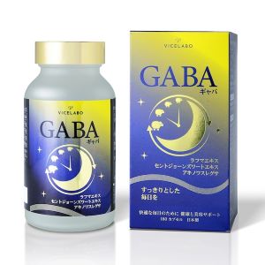 VICELABO GABAサプリメント 180粒 ＜1粒あたりの配合量＞ GABA　50／アキノワスレグサ（クワンソウ）粉末　3.75mg／セントジョーンズワートエキス　3.75／ラフマエキス末　3.75 1日2粒目安で約90日分　約3カ月分。 原材料：デキストリン（国内製造）、GABA（γ-アミノ酪酸）、クワンソウ、ラフマエキス、西洋オトギリソウ／HPMC、二酸化ケイ素 内容量：56.34g〈1粒重量313（1粒内容量250）×180粒〉 使用方法：1日に2粒〜4粒を目安に、水またはぬるま湯と一緒にお召しあがりください。 商品区分　健康補助食品　メーカー　株式会社ビセラ研究所