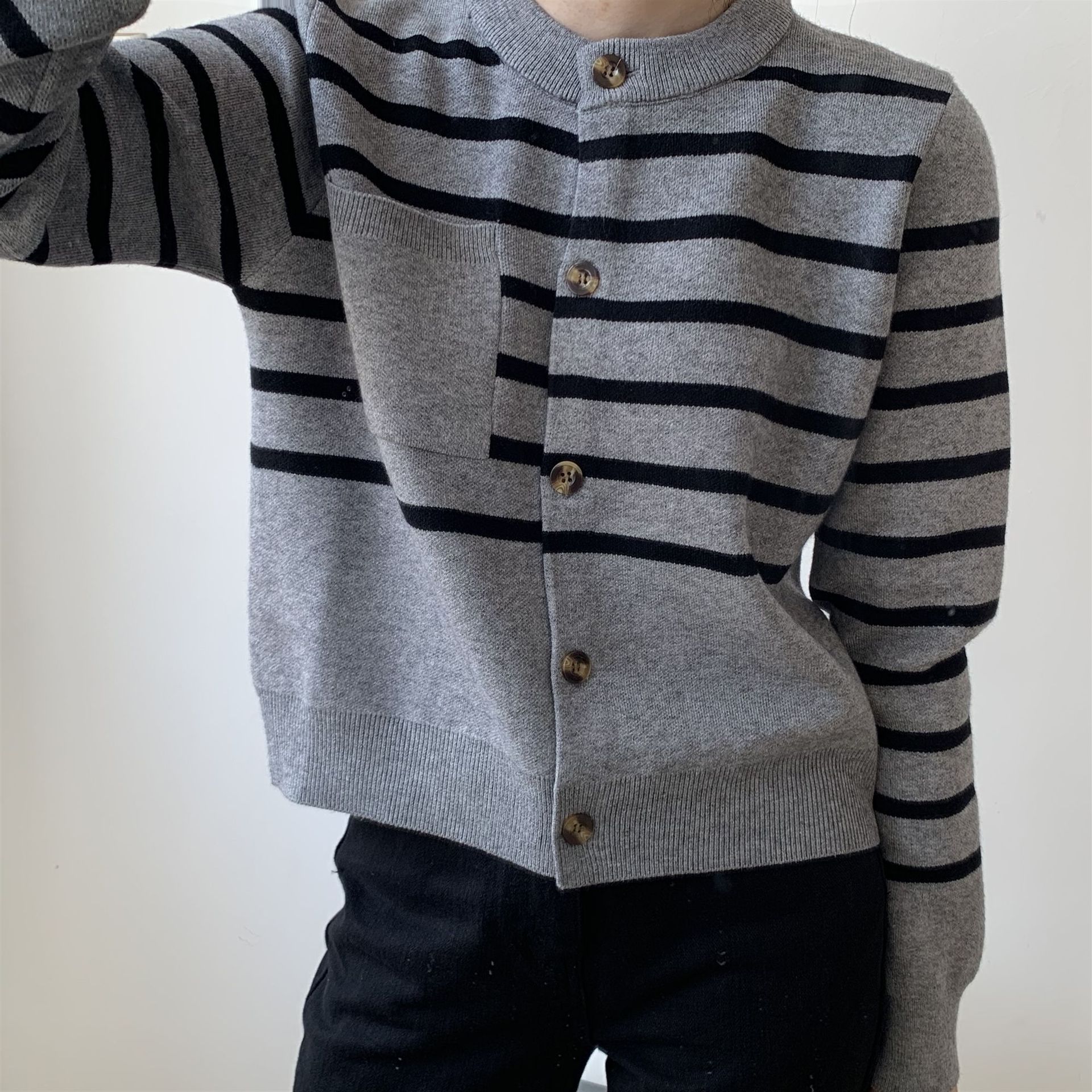 ニットカーディガン ボーダー レディース 長袖 前開き ニット ボーダーカーディガン ラウンドネック カーディガン トップス ニットカーデ ニット羽織 カーデ ボタン付き アウター ショート丈 ゆったり カジュアル 部屋着 ルームウェア 送料無料