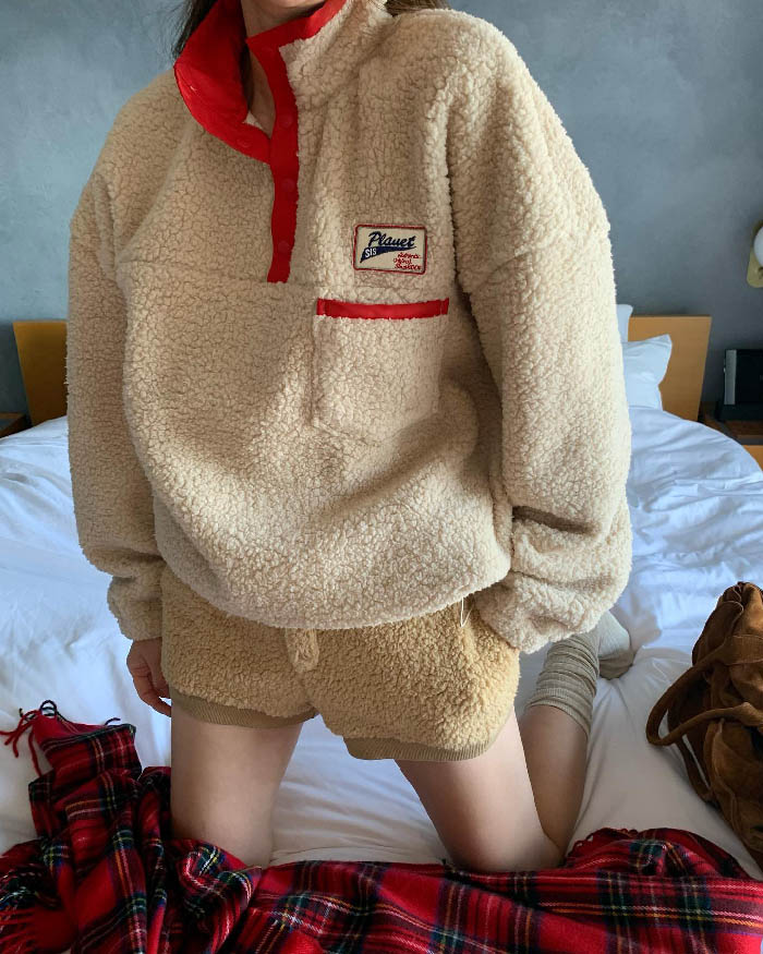 トレーナー レディース ボア 秋 春 冬 長袖 カレッジ ロゴ カットソー 大きめ ゆったり トップス 重ね着 トレーナー レイヤード風 もこもこ 厚手 あったか 体型カバー シンプル カジュアル 大きいサイズ ゆるっと ビッグシルエット 幅広カフス