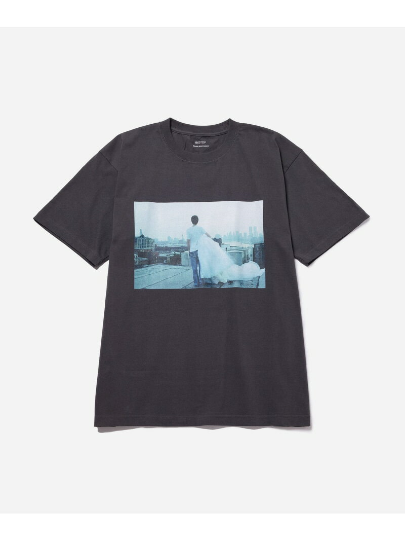 【Mark Borthwick for BIOTOP】 Photo T-shirts BIOTOP アダムエロペ トップス カットソー・Tシャツ ホワイト ブラック【送料無料】[Rakuten Fashion]のサムネイル