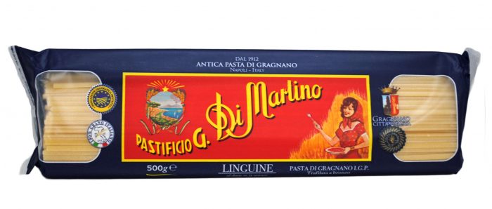 DI MARTINO Linguine Di Gragnano I.G.P (No.14)シーフード系のパスタに相性抜群の断面が楕円形タイプのロングパスタ。生産地:イタリア内容量:500g茹で時間目安:約10分 ※本商品は、輸入品のため、外装に多少の汚れや傷等がある場合がございます。 本理由による返品・交換はお受けできかねます。予めご了承ください。