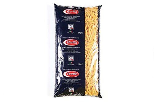 【BARILLA】(バリラ) バリラは本場イタリアでもっとも支持され、世界各国で食されているパスタメーカーです。世界で唯一自社でのデュラム小麦を開発し、また世界各地の契約農家からも上質な小麦を調達しています。高品質な原料でしか得られない「イタリア人が求める真のアルデンテ」を実現しています。 溝の入った剣先型のショートパスタです。どんなパスタソースともほどよく絡み、サラダなどの具材にしても見た目、食感ともになじみのよい定番的存在です。 業務用の大容量5Kg入り。業務用はもちろん、ご家庭でのストック、催事・イベントなどにもどうぞ。 ゆで時間 10分 名称 パスタ 原産国 イタリア 原材料 デュラム小麦のセモリナ 内容量 5kg 保存方法 常温賞味期限 商品に記載 ※本商品は、輸入品のため、外装に多少の汚れや傷等がある場合がございます。 本理由による返品・交換はお受けできかねます。予めご了承ください。