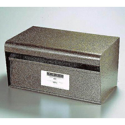 表面仕上げの美しさが生きています！ 表面仕上げの美しさが生きる、エンボス塗装仕上のポストです。 ※カラーは、メタリック調のブラウンになります（シルバーではございません）。 投函目安 角型2号封筒（A4用）&frasl;角型0号封筒（B4用）&frasl;A4回覧板&frasl;B4回覧板&frasl;A4サイズ紙&frasl;B4サイズ紙&frasl;四折新聞 商品サイズ：幅39&times;奥行24.5&times;高さ20（cm） 材質：本体／スチール鋼板製エンボス塗装仕上 重量：約 1.8kg