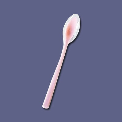 【仕様】 色：ピンク 全長×幅：178×28mm 口あたりやさしいスプーンシリーズ やわらかいシリコンゴムの中にコシのあるナイロン芯を埋め込んだ新しいスプーンです。 材質:スプーン /シリコンゴム ハンドル・芯/ナイロン66 耐熱温度:-20℃~200℃(煮沸消毒可能) ●離乳食や介助用の他にヨーグルトやジャムなどのビン物もきれいにすくえます。 ●お菓子作りのへらやソース作りにも重宝します。 ●本体シリコン一体型