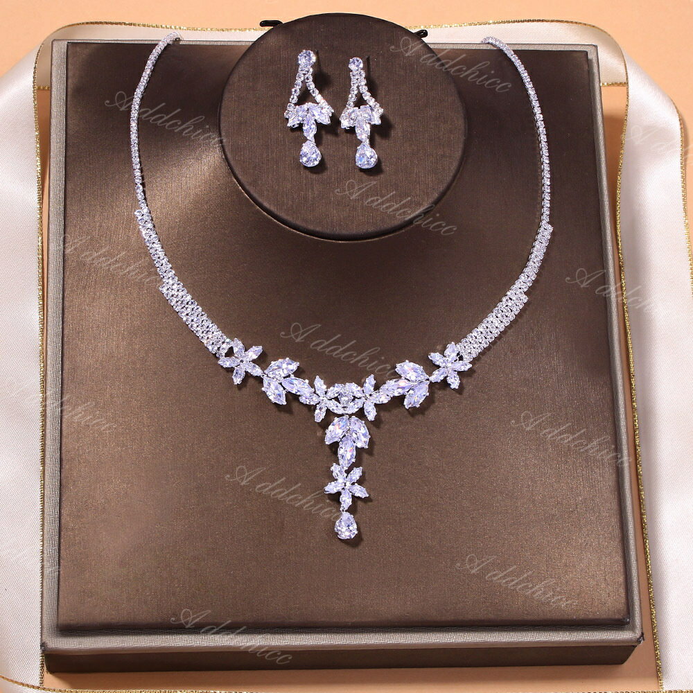 ▲商品内容：2点セット（ネックレス+ピアス）▲素材:合金、ラインストーン▲カラー:写真通り★サイズ：フリーサイズ【注意事項】モニターの発色具合によって実際の物と異なる場合がございます。 ネックレス ピアス 結婚式 安い 発表会 パーティー ...