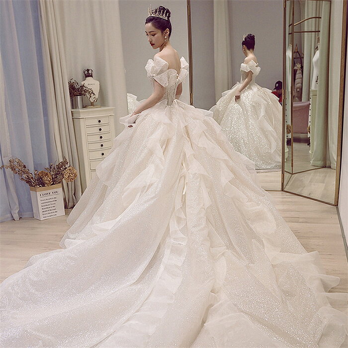 AddChicの姫系 ウェディングドレス Aライン ウェディングドレス 白 二次会 結婚式ドレス 花嫁 ブライダル ウエディングドレス 前撮り 後撮り 演奏会 披露宴 二次会 トレーン付き キラキラ コンサート パーティードレス ピアノ オフショルダー 海外挙式 送料無料｜アングル2