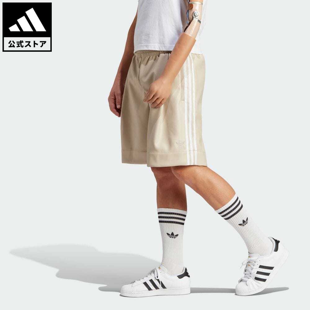 【公式】アディダス adidas 返品可 フェイクレザー アディカラー スリーストライプスショーツ オリジナルス メンズ ウェア・服 ボトムス ハーフパンツ ベージュ IZ4046 p0517