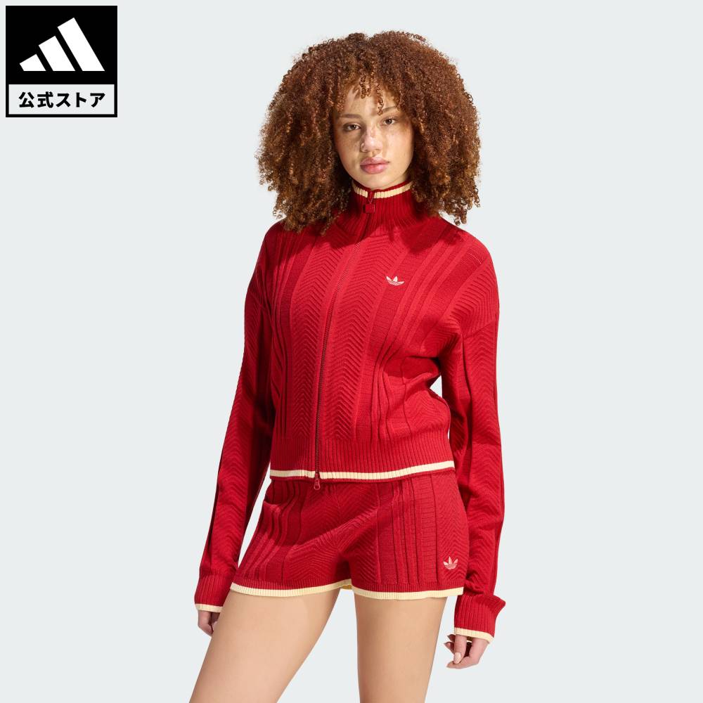 Brand：オリジナルスSports：ライフスタイルCategory：ウェア・服【27cg】【color:バーガンディ】【size:XS】 【size:S】 【size:M】 【size:L】 【size:XL】 【size:2XL】 スポーツブランドアディダス公式ショップファイヤーバード ケーブルニットトラックトップヨーロッパのサッカーヘリテージと、アメリカのコミュニティスポーツの大胆なスピリットを融合させた、ケーブルニット ファイヤーバード トラックトップ。ケーブルニットの編み地とピンストライプのアクセントが、クラシックなチームスタイルを思わせる。ルーズフィットが、いつもの着こなしにリラックスした自信のあるムードをプラス。襟は伝統とモダンなセンスが融合した洗練された雰囲気を演出。ジップ仕様で、スタイリングのアレンジも自在。アディダス オリジナルスらしい快適さを凝縮し、友だちと出かける日にも、街で過ごすときにも活躍する一着。ジーンズに合わせた着こなしにも、トップスを主役にしたスタイルにも存在感を発揮する。襟付きのルーズフィット トラックトップ。リラックス感のあるクラシックなスポーツスタイルを楽しめる。ルーズフィットジップクロージャー本体：ビスコース52% / ポリエステル28% / ナイロン20%ビスコース52% / ポリエステル28% / ナイロン20%プルオーバー / セーター商品番号：KR7046色：Team Victory Redモデル：SX332スポーツ：ライフスタイルSize胸囲うしろ着丈総袖丈袖口幅XSSMLXL2XL86cm89cm92cm98cm101cm108cm49cm50cm51cm52cm53cm54cm83cm83cm84cm85cm86cm87cm18cm18cm18cm19cm19cm20cm※ 上記の数値はそれぞれのサイズにおける製品の寸法を表しています。※ 商品によっては、表示の寸法から若干の誤差（1～2cm）が発生する場合があります。※ 同じサイズでも、製品の素材の特徴やデザインによって着用感が異なる場合があります。Other Color