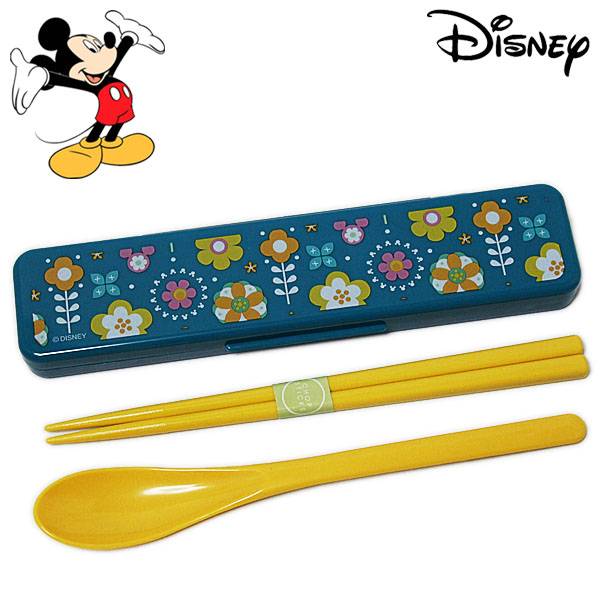 Disney Mickey Mouse 世界中で愛されるディズニーの人気キャラクター・ミッキーマウスのお箸とスプーンとケースのセットです！ ミツマルミッキー＆花柄がプリントされたオシャレでカワイイデザイン☆ シリコンクッション付きで音がカチャカチャ鳴りません。 フタは大きなツマミで開けやすい♪ スプーンは細長いデザインで、弁当箱のスミにフィットしやすい！ 食器洗い乾燥機にも対応。 お弁当にかわいいおはしで楽しいランチタイム♪ 【サイズ】ケース：19×5×2cm ハシ、スプーン：18cm 【重量】70g 【素材】フタ：AS樹脂 本体、スプーン：ABS樹脂 ハシ：メタクリル樹脂 クッション：シリコン樹脂 【生産国】日本