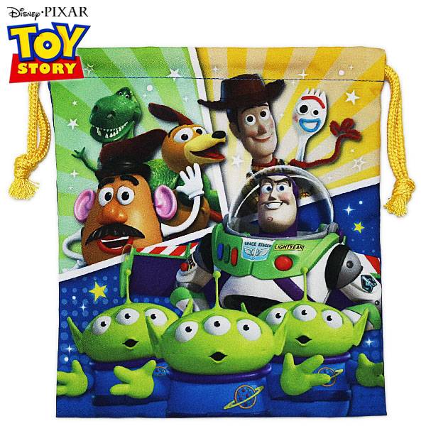 Disney Pixar Toy Story ディズニー・ピクサーの大人気映画『トイ・ストーリー』の巾着袋です！ ウッディやバズ、エイリアン、ミスター・ポテトヘッド、フォーキーたちがプリントされたカワイイデザイン☆ 内側には名前を記入できるネームタグが付いています。 小物類の収納やお子様のコップ入れ用としても◎ ちょっとしたプレゼントにも最適のきんちゃく袋です！ 【サイズ】20×23cm 【重量】30g 【素材】ポリエステル100％ 【生産国】中国