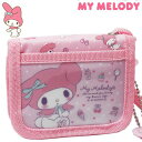 Sanrio My Melody 子供から大人まで愛されるサンリオの人気キャラクター・マイメロディーのラウンドファスナー式二つ折り財布です！ キュートなマイメロちゃんのイラストがプリントされたカワイイデザイン☆ ファスナー部分にはマイメロ/ピアノちゃんがプリントされたマスコット付き。 ネックストラップ付きなので首からぶら下げることも出来ます！ お誕生日やご入園・ご入学のプレゼントにも最適の可愛いお財布です。 カード入れ×2 札入れ×1 小銭入れ×1 外ポケット×1 【サイズ】11.5×9×2cm 【重量】50g 【素材】ポリエステル 【生産国】中国