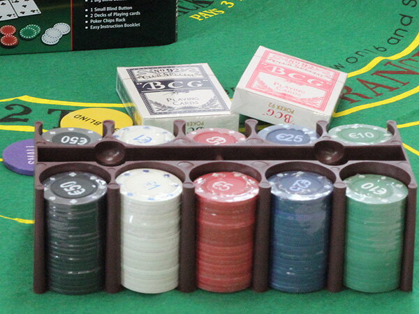 ホームカジノ トランプ ポーカーチップ セット（ 専用マット 付き ） 自宅でカジノが楽しめる 本格的セット ケース入 2