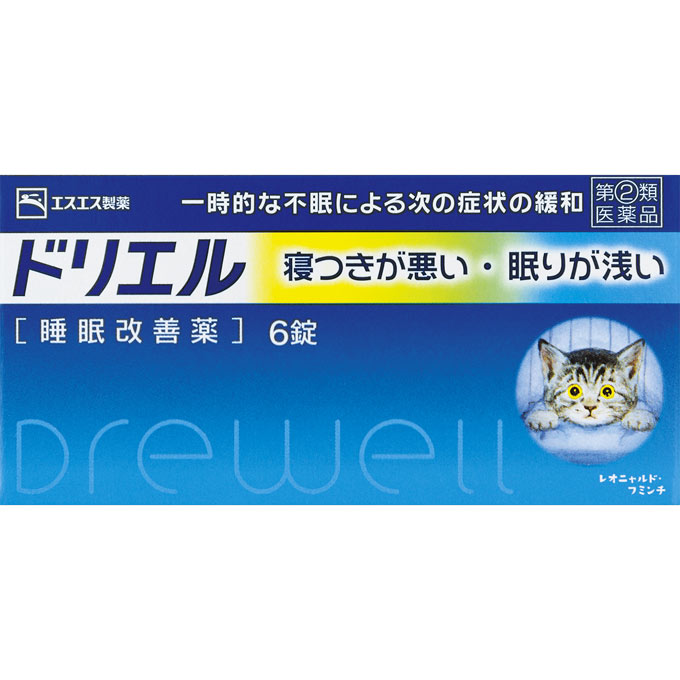 [BEAUTY]＜特徴＞こんなとき、こんな方の一時的な不眠にストレスが多く、眠れない疲れているのに、神経が高ぶって寝つけない心配ごとがあって、夜中に目が覚める不規則な生活で、睡眠リズムが狂い、寝つけないドリエルは就寝前の服用により、寝つきが悪い、眠りが浅いといった一時的な不眠症状の緩和に効果をあらわします。ドリエルの効きめ成分ドリエルの効きめ成分（ジフェンヒドラミン塩酸塩）は、皮ふのかゆみをしずめたり、くしゃみや鼻水などのアレルギー症状をおさえる目的で広く使われていますが、服用により眠気をもよおすという作用があります。ドリエルはこのジフェンヒドラミン塩酸塩の持つ眠気の作用を応用してつくられた医薬品です。ドリエルで眠くなるしくみ脳の睡眠・覚醒に関係が深い視床下部の後部には、興奮性ニューロンといわれるヒスタミンニューロンが多く存在しています。その末端から放出されるヒスタミンは、大脳皮質をはじめ脳の様々な部位の神経細胞を興奮させることによって覚醒の維持・調節をしています。ドリエルは、その効きめ成分（ジフェンヒドラミン塩酸塩）が脳におけるヒスタミンの働きをおさえ、眠くなる作用をあらわします。 《6錠》 品番 原産国日本 商品サイズ幅102mm×高さ50mm×奥行き14mm 《12錠》 品番 原産国日本 商品サイズ幅109mm×高さ57mm×奥行き17mm ※予告なくパッケージ、商品名、内容量、成分が変更になる場合がございます。予めご了承ください。