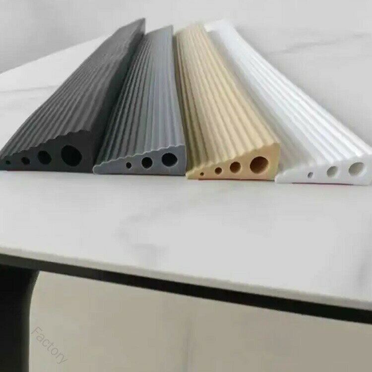 両面テープ式段差解消スロープは貼るだけで簡単設置可能です。【長さ80cm・高さ1cm/2cm/3cm/3.5cm】【セルフカット可能】スロープ面は滑り止め付きでスムーズな進行を実現。シリコン製スロープはクッション性があり、車イスの走行時には車輪の振動を吸収し、体にショックを与えません。室内の敷居、屋外の玄関の段差や車庫の段差など、ご使用場所に合わせて長さをカットしてお使いいただけます。あらゆる種類の掃除ロボットに適しています。目立つ色を置けば高齢者への注意喚起になり転倒防止につながります！ サイズ 高さ0.6cm(中実) 高さ1cm(中実/1.5cm) 高さ1.6cm(中実/5.5cm) 高さ2cm(穴付き) 高さ2.5cm(穴付き) 高さ3cm(穴付き) 高さ3.5cm(穴付き) サイズについての説明 長さ80cm 高さ0.6cm(中実)/1cm(中実2.5cm)/1.6cm(中実5.5cm)/2cm(穴付き)/2.5cm(穴付き)/3cm(穴付き)/3.5cm(穴付き) 素材 シリコン製 色 ブラック(幅80cm) グレー(幅80cm) ホワイト(幅80cm) アイボリー(幅80cm) 備考 ●サイズ詳細等の測り方はスタッフ間で統一、徹底はしておりますが、実寸は商品によって若干の誤差(1cm〜3cm )がある場合がございますので、予めご了承ください。 ●製造ロットにより、細部形状の違いや、同色でも色味に多少の誤差が生じます。 ●パッケージは改良のため予告なく仕様を変更する場合があります。 ▼商品の色は、撮影時の光や、お客様のモニターの色具合などにより、実際の商品と異なる場合がございます。あらかじめ、ご了承ください。 ▼生地の特性上、やや匂いが強く感じられるものもございます。数日のご使用や陰干しなどで気になる匂いはほとんど感じられなくなります。 ▼同じ商品でも生産時期により形やサイズ、カラーに多少の誤差が生じる場合もございます。 ▼他店舗でも在庫を共有して販売をしている為、受注後欠品となる場合もございます。予め、ご了承お願い申し上げます。 ▼出荷前に全て検品を行っておりますが、万が一商品に不具合があった場合は、お問い合わせフォームまたはメールよりご連絡頂けます様お願い申し上げます。速やかに対応致しますのでご安心ください。 【原産国／製造国: 中国】 .段差解消スロープ 室内用 シリコン製 幅80cm 高さ 1cm 2cm 3cm 3.5cm 両面テープ式 段差スロープ 段差プレート 段差ステップ 介護 屋外 軽量 車椅子 敷居 掃除ロボット 浴室 階段 玄関 トイレ 滑り止め 段差解消 設置簡単 送料無料 バリアフリー 安全 快適 軽量 簡単設置 車椅子用 介護用品 屋内用 玄関用 浴室用 トイレ用 バリアフリー用品 滑り止め付き 滑らない 安心設計。 指定された配送時間は承っておりません。【KK　Factory】商品のこだわりシリコン製の室内用段差解消スロープは車椅子や掃除ロボットに対応し安全で滑り止め効果もあります。項目内容サイズ幅80cm、高さ1cm/2cm/3cm/3.5cm素材シリコン製色ブラック、グレー、ホワイト、アイボリーPOINT 011. 両面テープ式で簡単設置｜貼るだけで手軽に段差を解消し、手間いらずで安全な環境を提供します。POINT 022. 滑り止め付きで安全性向上｜スロープ面は滑り止め加工が施されており、安心して使用できます。POINT 033. シリコン製でクッション性あり｜車椅子の走行時に振動を吸収し、快適な移動をサポートします。POINT 044. 自由にカット可能｜使用場所に合わせて長さを調整でき、様々な段差に対応します。段差解消スロープ, シリコン製, 車椅子用, 掃除ロボット対応, 滑り止め, 簡単設置, バリアフリー, 室内用, 介護用品, 段差プレート, 段差ステップ, 軽量, 敷居, 浴室用, 玄関用, トイレ用, 安全, 快適, 自由にカット, 高齢者, 転倒防止, 便利, 日常使い, 家庭用, おしゃれ, シンプル, 収納, 通勤, 通学, 旅行, お出かけ, 男女兼用【関連キーワード】段差解消スロープ, シリコン製, 車椅子用, 掃除ロボット対応, 滑り止め, 簡単設置, バリアフリー, 室内用, 介護用品, 段差プレート, 段差ステップ, 軽量, 敷居, 浴室用, 玄関用, トイレ用, 安全, 快適, 自由にカット, 高齢者, 転倒防止, 便利, 日常使い, 家庭用, おしゃれ, シンプル, 収納, 通勤, 通学, 旅行, お出かけ, 男女兼用