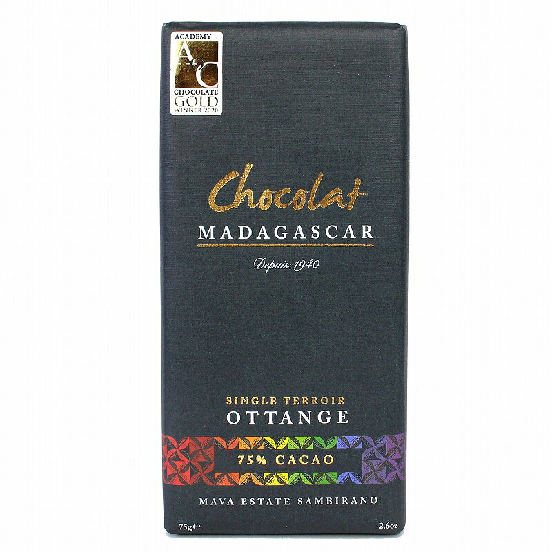 マダガスカル国内での「Bean-to-Bar」(カカオ豆の調達から製品になるまで一貫して行う)にこだわるロベール/Robert社がつくるFinest,Freshest,Fairestがかかげられたプレミアムなチョコレートです。 アフリカの島国から世界トップレベルのチョコレート製品を生産・輸出し、相応の利益を得、生活向上や自然環境の保全へとつなげることを目的とした「Raise Trade」の理念をもとにつくられています。 ***** マダガスカル、サンビラーノ川中流域のオタンジェファーム産の農園のカカオを使用。 はちみつとローストしたナッツの風味が感じられるカカオで仕立てた75%カカオチョコレートです。 産地指定のカカオをストレートに味わえます。 ***** 【食品表示】 ●商品名: ショコラマダガスカル ダークチョコレート75% MAVA/Ottange(オタンジェ)ファーム●名称:チョコレート●原材料名:カカオ豆、砂糖、（一部に乳成分・カシューナッツを含む）●内容量:75g●賞味期限:枠内記載●保存方法:直射日光・湿度の高い所を避けて保管●原産国:マダガスカル●輸入者:(有)アフリカンスクエアー●本品製造工場では、オレンジ、カシューナッツを含む製品を製造しています。 気温25-30度から溶けはじめますのでご注文の際はご注意ください。配送方法に小型便（ポスト投函)を選択しますとメール便で配送されますので、到着日時指定はお受けできません。 ※梱包には最新の注意を払っておりますが、配送時には若干の割れが生じる場合もございます。マダガスカル国内での「Bean-to-Bar」(カカオ豆の調達から製品になるまで一貫して行う)にこだわる ロベール/Robert社がつくるFinest,Freshest,Fairestがかかげられたプレミアムなチョコレートです。 アフリカの島国から世界トップレベルのチョコレート製品を生産・輸出し、 相応の利益を得、生活向上や自然環境の保全へとつなげることを目的とした「Raise Trade」の理念をもとにつくられています。 マダガスカル、サンビラーノ川中流域のオタンジェファーム産の農園のカカオを使用。 はちみつとローストしたナッツの風味が感じられるカカオで仕立てた75%カカオチョコレートです。 産地指定のカカオをストレートに味わえます。 気温25-30度から溶けはじめますのでご注文の際はご注意ください。配送方法に小型便（ポスト投函)を選択しますとメール便で配送されますので、到着日時指定はお受けできません。 ※梱包には最新の注意を払っておりますが、配送時には若干の割れが生じる場合もございます。