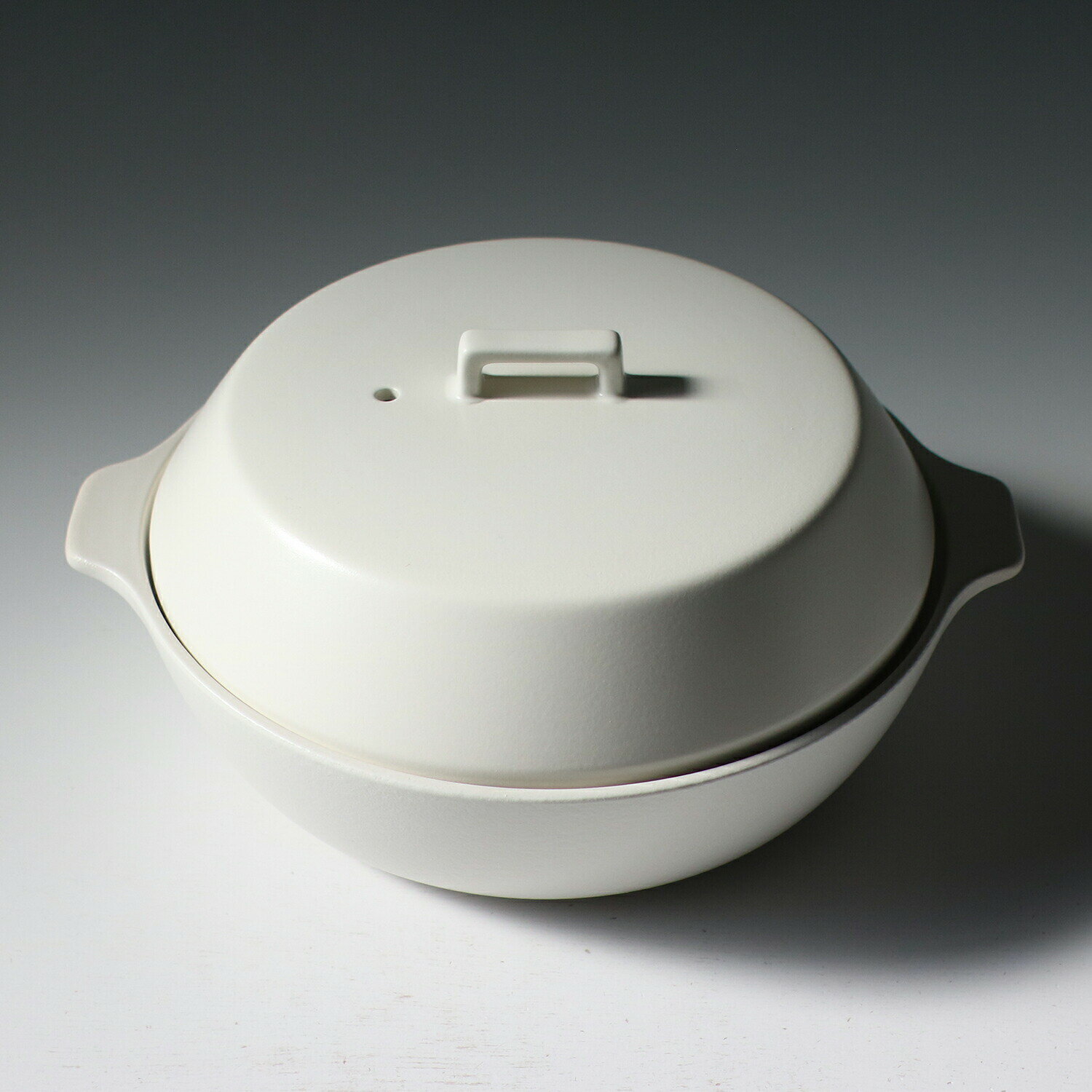 乐天商城 - KINTO(キントー) KAKOMI 直火土鍋 2.5L（3〜4人用） / 高耐熱陶器　ホワイト[送料無料　土鍋 機能性 こだわり おしゃれ プレゼント ギフト 贈り物 誕生日プレゼント 祝い 御祝 内祝]