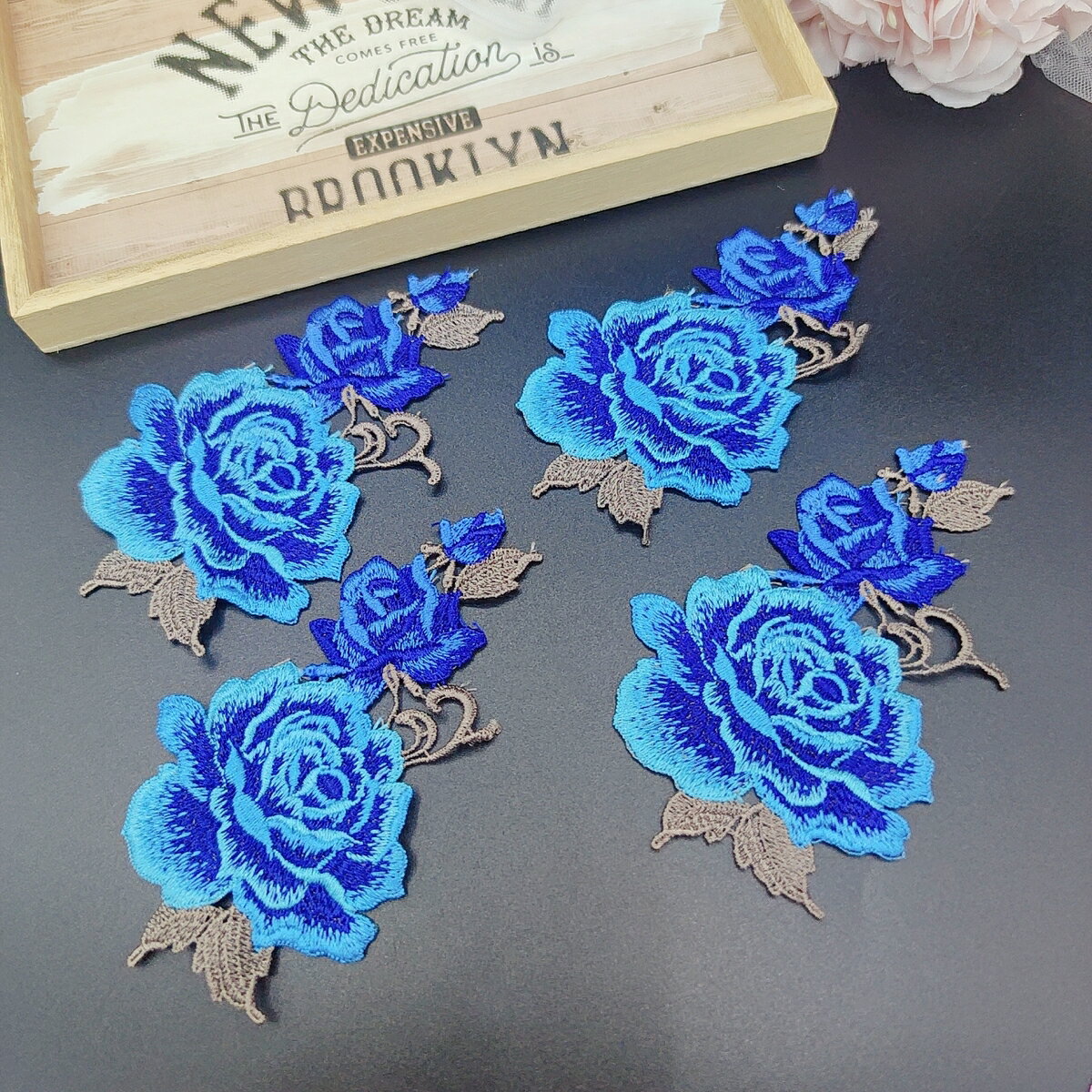レース 花 薔薇 葉 ブルー 4枚 素材 花 ケミカル モチーフ 刺繍 花芯