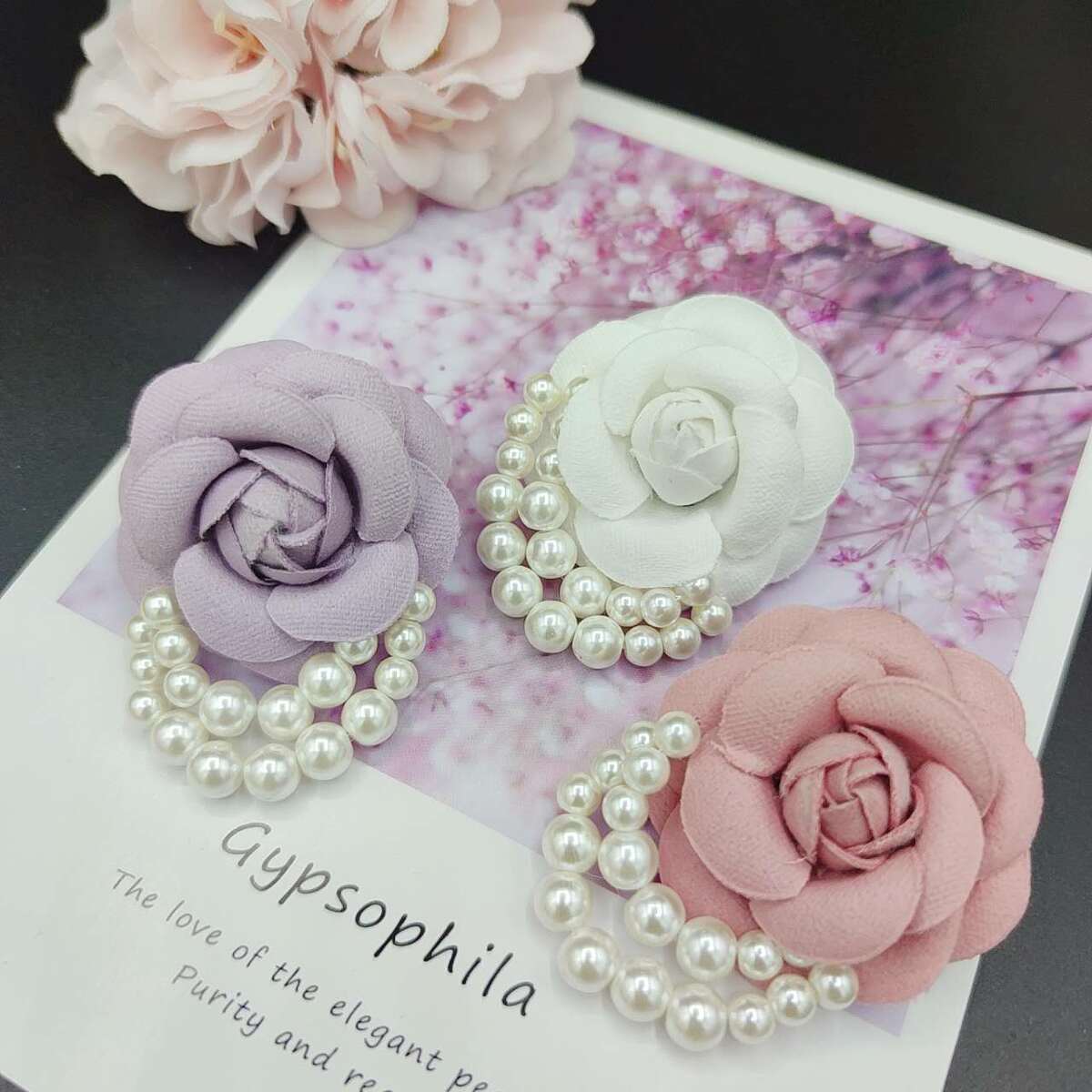 楽天手芸SHOPジダイコサージュ ブローチ カメリア風 ハンドメイド 卒業 結婚式 花 ホワイト ピンク パープル ブラック パール