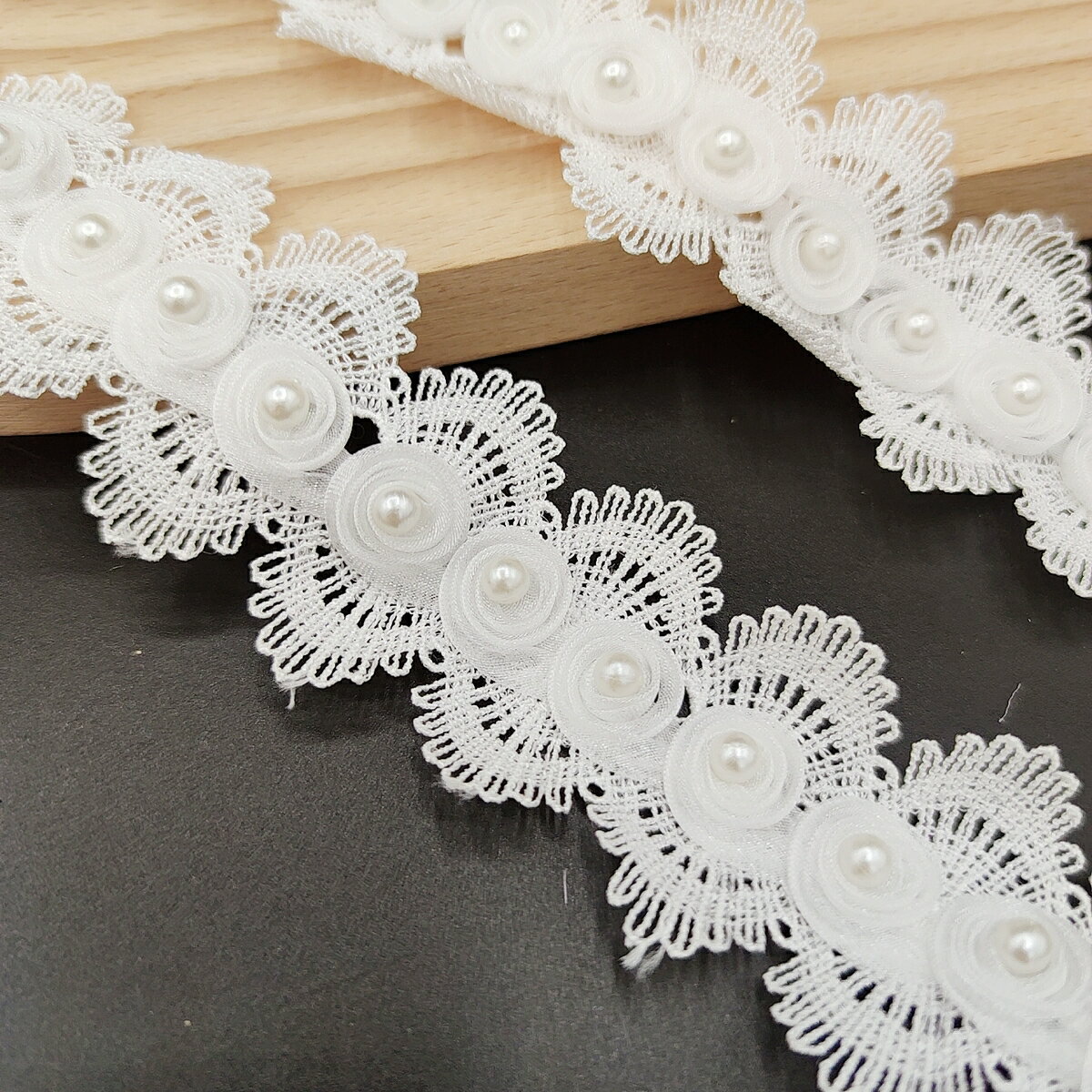 HRL037　1m　ホワイト 丸型 花 パールビーズ ケミカルモチーフ 花パーツ 飾り 　パール付き　ハンドメ..