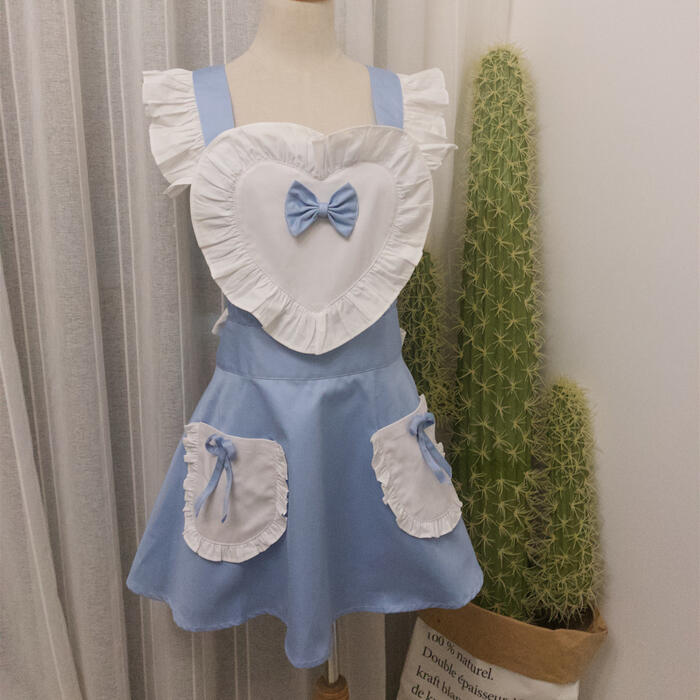 ハートモチーフが可愛いエプロンです。 胸部分にはリボンも♪ 便利な2つのポケット付き☆　 バッククロス型とホルターネック（首かけ）型の 二種類があります。 普段使いにも、コスプレやメイド喫茶等にもぴったりです。 注意：本商品はエプロンのみになります。 ◆商品名：エプロン メイド ロリータ ポケット付き ハート リボン フリル 可愛い コスプレ レディース メイド喫茶 カフェ 飲食店 バッククロス ホルターネック ◆素材：綿 ◆カラー： ・ブルー（バッククロス型）/ブルー（ホルターネック型） ・ピンク（バッククロス型）/ピンク（ホルターネック型） ・ブラック（バッククロス型）/ブラック（ホルターネック型） ・レッド×黒フリル（バッククロス型） ・ブラック×赤フリル（バッククロス型） ◆サイズ: フリーサイズ 着丈約63cm （肩紐含まず） ◆商品番号：A160022 関連キーワード ロリータ ゴスロリ ゴシック ロリィタ フェミニン 華ロリ ゴシックロリータ 可愛い 小悪魔 ゆめかわいい ワンピース ブラウス トップス スカート ボトムス ドレス 帽子 ヘッドドレス カチューシャ タイツ ニーハイ ニーソックス バッグ ロング 半袖 七分丈 長袖 オフショルダー レース フリル コスプレ パフスリーブ レディース 麦わら 姫袖 姫カット セーラ クリスマス コスプレ ハロウィンエプロン メイド ロリータ ポケット付き ハート リボン フリル 可愛い コスプレ レディース メイド喫茶 カフェ 飲食店 バッククロス ホルターネック