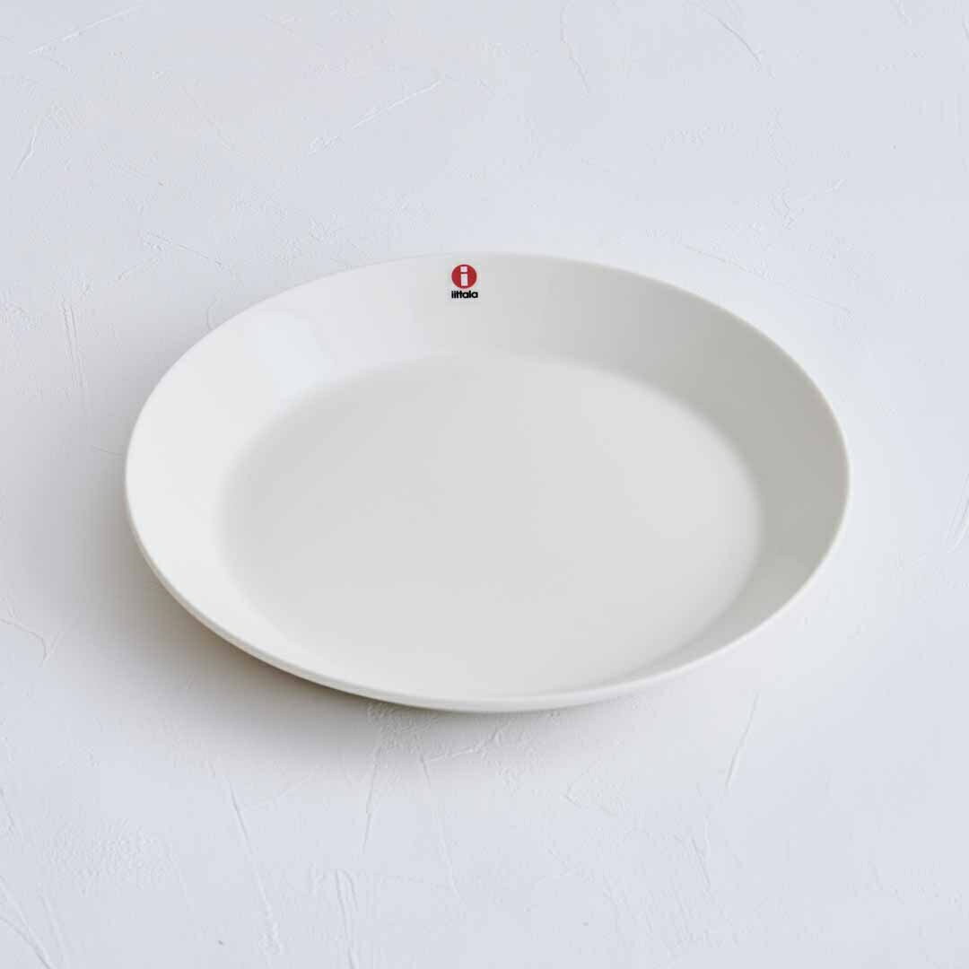 イッタラ iittala ティーマ プレート21cm ホワイト ギャラックス貿易株式会社 2010006 Teemaシリーズ 食器 無地 陶磁器 野菜 フルーツ 具材 食材 盛る おしゃれ シンプル 耐熱皿 電子レンジ オーブン 食洗機 冷凍庫 フリーザー 保存容器 スト