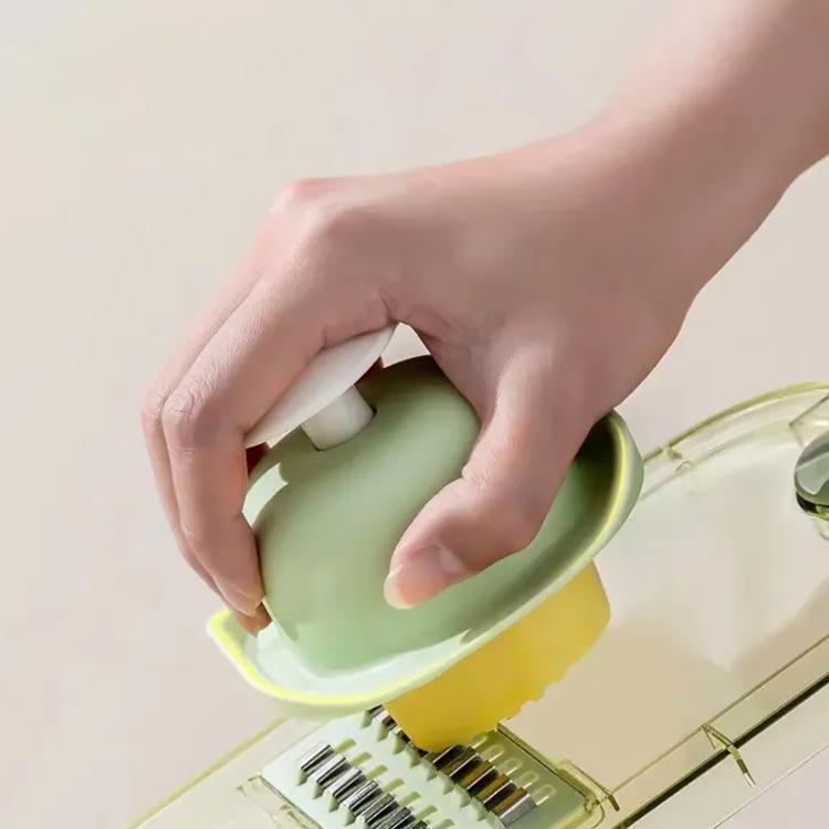 お得な9点セット！スライサー セット 千切りスライサー スライサー 千切り 一台9役 安全ホルダー 水切り皿付き 野菜カッター 薄切り ブレード 6枚 おろし器 大根おろし キャベツ きゅうり 人参 じゃがいも 山芋 生姜 ニンニク ピーマン ネギ