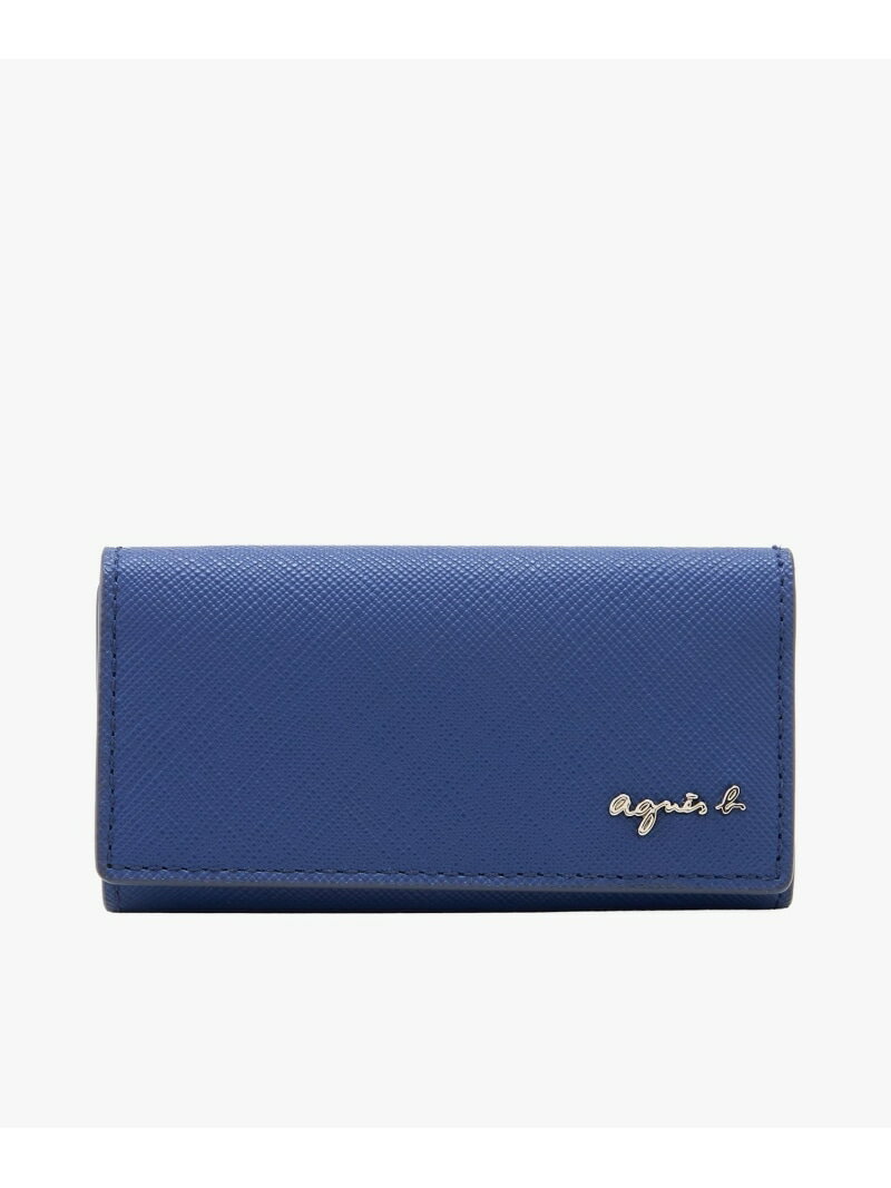 【予約商品について】 ※「先行予約販売中」「予約販売中」をご注文の際は予約商品についてをご確認ください。■重要なお知らせ※ 当店では、ギフト配送サービス及びラッピングサービスを行っておりません。ラッピング・ギフト配送について同時に複数の商品を注文された場合メーカー希望小売価格について置き配についてご利用ガイドagnes b.（アニエスベー）レザー キーケース "Simon" MH18-03ミニマリズムを追求したタイムレスな美しさが際立つウォレットシリーズ”Simon”厳選された上質なサフィアーノレザーを贅沢に使用し、綺麗でスッキリとしたフィニッシングを施した高級感のある佇まい。表面には傷がつきにくく品格漂う型押しが施され、無駄な装飾を削ぎ落としたロゴのみのシンプルなデザインに仕上げることで、本革そのものの質感とスマートなシルエットをより一層引き立てます。ビジネスシーンからプライベートまで、持つ人の知性とセンスをさりげなく物語ってくれるベーシックな名作コレクションです。キーケース。・内ポケット2・スリットポケット1・4連キーフック※商品にアテンションカードや品質表示タグが付属している場合は、必ずご確認の上、お取扱いください。※化粧箱あり型番：N403VCJ76137-637-UNI SD3661【採寸】サイズ縦横幅FREE5.5cmcm10.5cmcm2cmcm商品のサイズについて【商品詳細】タイ素材：牛革100％サイズ：FREE※画面上と実物では多少色具合が異なって見える場合もございます。ご了承ください。商品のカラーについて