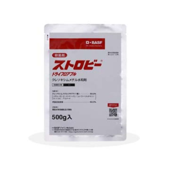 【日本農薬】ストロビードライフロアブル 500g 胞子形成阻害型樹木用殺菌剤 農薬 果樹の主要病害をノックアウト！ 【特長】 ・新規有効成分クレソキシムメチルにより、従来の殺菌剤とは異なる 　新しい作用機作を備えています。 ・りんご・なし等の黒星病菌に優れた効果を示しますが、 　かんきつ・ぶどうなど他の作物の重要な病害にも幅広い活性が認められています。 ・予防効果が特に優れていますが、胞子形成阻害効果も示し、二次感染を防ぎます。 ・新しい作用機作を持っているため、現在問題となっている 　各種薬剤耐性菌に対しても効果が認められています。 ・ベーパーアクションの作用により、植物体に均一に拡散して 　葉表面のワックス層に吸着されるため、安定した効果を維持することができます。 ●適用作物名 かんきつ、りんご、なし、もも、ネクタリン、小粒核果類、ぶどう、かき、かき(葉)、 キウイフルーツ、あけび(果実)、ブルーベリー、さんしょう(果実)、マンゴー、 バナナ、やなぎ、せいようきんしばい、ぼけ、じんちょうげ、ポプラ ●適用病害名 そうか病、黒点病、灰色かび病、そばかす病、褐色腐敗病、黄斑病、モニリア病、うどんこ病、 黒星病、斑点落葉病、赤星病、輪紋病、すす点病、すす斑病、褐斑病、炭疽病、黒斑病、 灰星病、縮葉病（休眠期）、環紋葉枯病、黒とう病、べと病、枝膨病、晩腐病、さび病、 落葉病、貯蔵病害（灰色かび病）、斑点病、葉さび病、褐斑病、マルゾニナ落葉病 農林水産省登録：第22015号 有効成分：クレソキシムメチル　50.0% 性状：褐色水和性細粒および微粒 毒性：普通物1