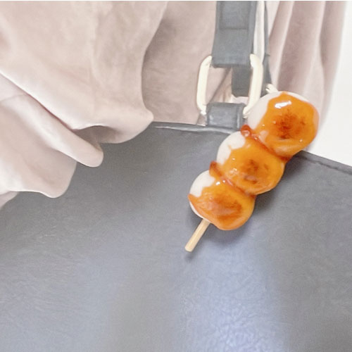 アトリエステラ 食品サンプル　ミニみたらし団子のブローチ　K63
