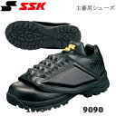 審判員の足元を守る。 ●BRAND ：SSK(エスエスケイ) ●品　番：SSF8000 ●対　象：一般用 ●品　名：主審用シューズ ●カラー：（9090）ブラック×ブラック ●サイズ：24.5〜30.0cm ●素　材： 甲材/人工皮革 底材/アウトソ-ル：ゴム 　　　ミッドソ-ル：合成樹脂 ●生産国： メーカー希望小売価格はメーカーサイトに基づいて掲載しています