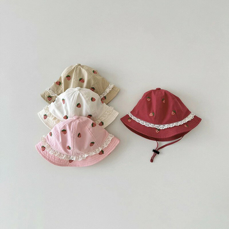 商品詳細 商品内容帽子のみ 素材コットン、ポリエステル カラー写真の通り サイズフリーサイズ:頭囲約45-48CM 5ヶ月〜2歳 生産国中国 注意書き※商品写真は、できる限り現品を再現するように画像処理などの補正を行っておりますが、ご利用のモニターや環境により差異が生じます。予めご了承ください。 ※上記の数値は、実測によるものです。多少の誤差はご容赦ください。 ※仕様は予告なく変更される場合があります。(ご使用に差し支えない程度) ・当店でご購入された商品は、原則として、「個人輸入」としての取り扱いになり、中国からお客様のもとへ直送されます。 ・通関時に関税・輸入消費税が課税される可能性があります。 ・課税額はご注文時には確定しておらず、通関時に確定しますので、商品の受け取り時に着払いでお支払いください。詳細はこちら ご確認下さい。 ・個人輸入される商品は、全てご注文者自身の「個人使用・個人消費(日本に居住する者に寄贈される物で、当該寄贈を受ける者の個人的な使用に供される場合を含みます。)」が前提となります。第三者への譲渡・転売が法令で禁止されるもの(医薬品、医薬部外品、化粧品等を含みますが、これに限られません。)もございますのでご注意下さい。 ・一部商品は国内の提携先倉庫から配送されます。 ・国内配送の商品は国内でのお買い物と同じく消費税が発生いたします。関税はかかりません。 ・ご注文後、5営業日以内に配送手続きをいたします。配送作業完了後、7〜9日程度でのお届けとなります。